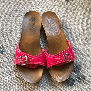 Dr. Scholl’s Magenta Patent Slide Sandals